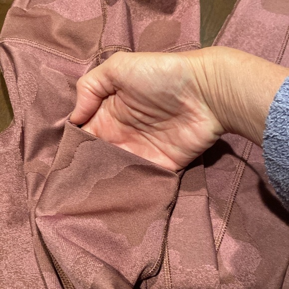 The North Face Women's Motivation High Rise Leggings in Camo Print size Small - Picture 8 of 12